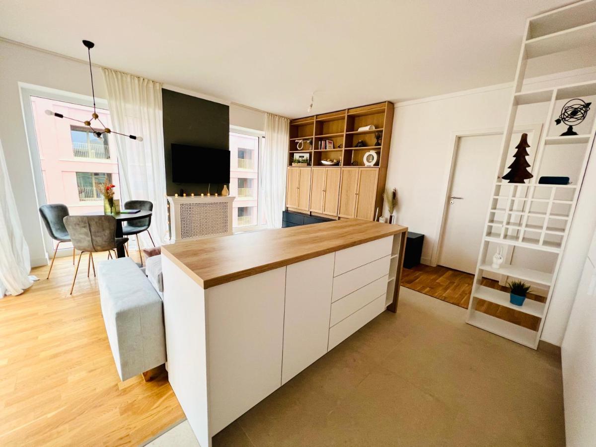 Exquisite - Two Bedroom Apartment ブカレスト エクステリア 写真