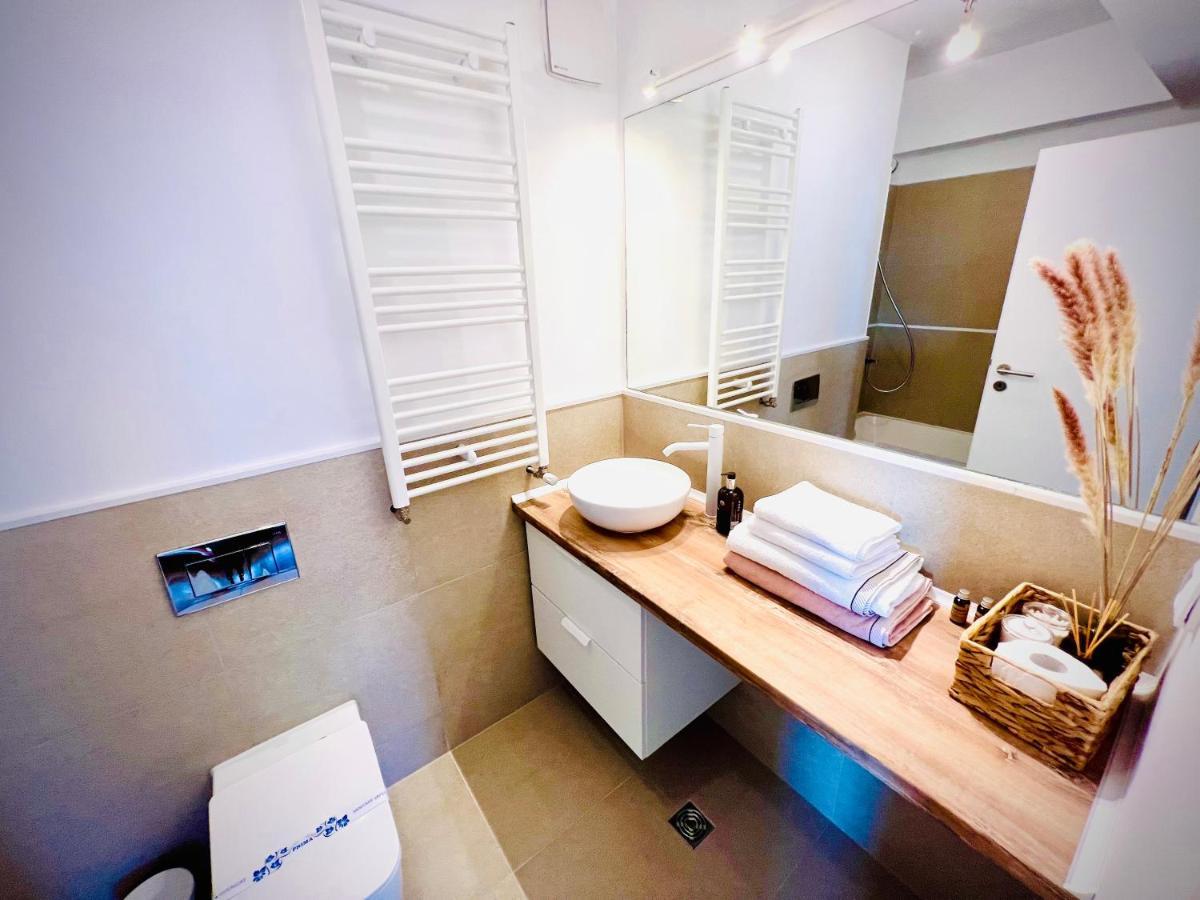 Exquisite - Two Bedroom Apartment ブカレスト エクステリア 写真